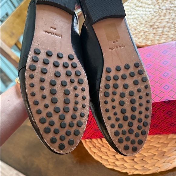 Tory Burch Black Leather Georgia Loafer with Gold Buckle size 8.5 - Picture 4 of 5